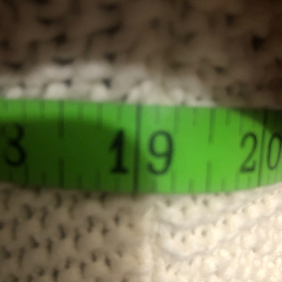 Womens Cream Sweater. Size Medium. 19” pit to pit. - Picture 2 of 5